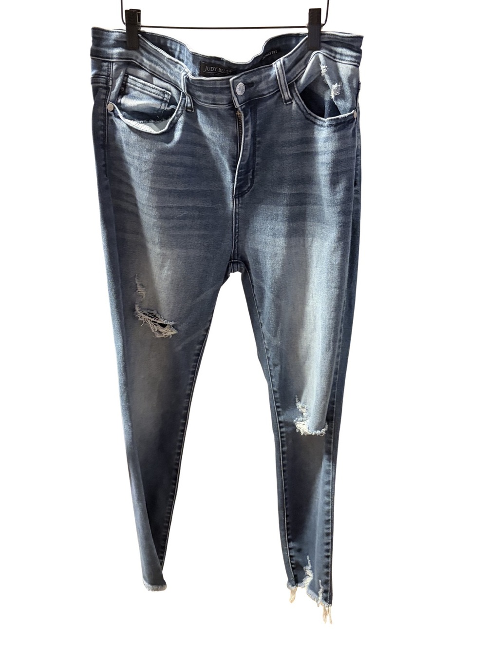 Size 15/32 EUC Judy Blue Faded Medium Wash Distressed Cropped Skinny Fit Jeans